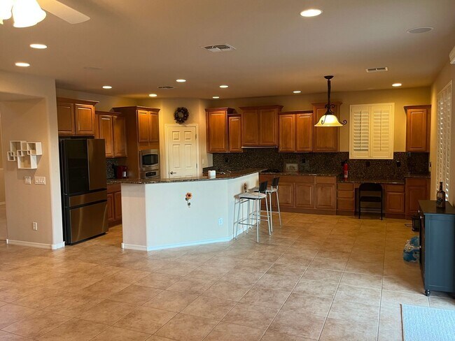 Foto del edificio - 18137 W Orchid Ln