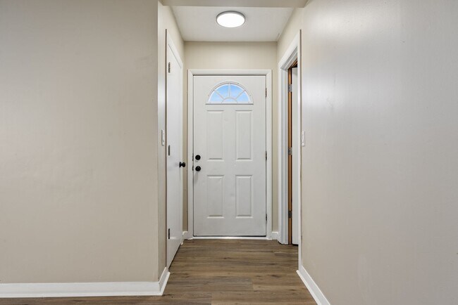 Building Photo - 4 Bed | 1 Bath with Modern Finishes in SE PDX