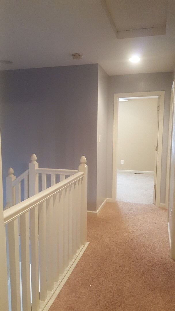 Building Photo - 5 Bed 3.5 Bath Townhome Now Available!