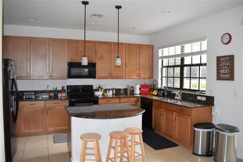 Building Photo - 10840 NW 73rd Ct