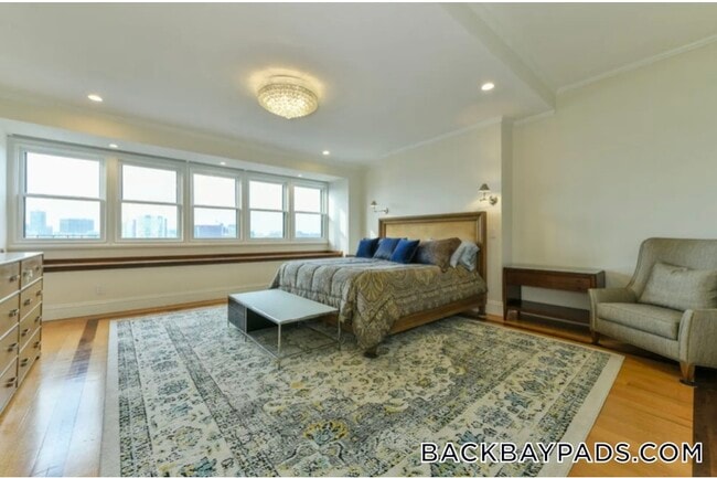 Building Photo - 214 Beacon St