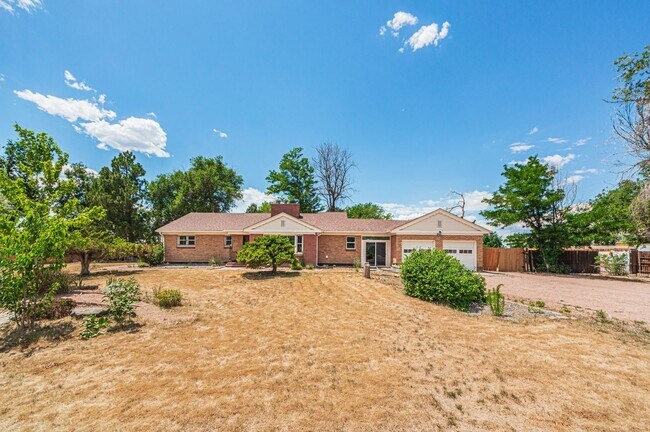 Building Photo - Captivating Spacious House in Aurora!