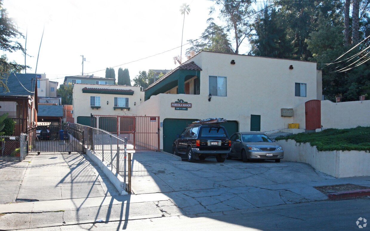 Portola Manor Apartments in Los Angeles, CA