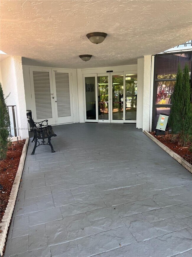 Foto del edificio - 1000 Parkview Dr