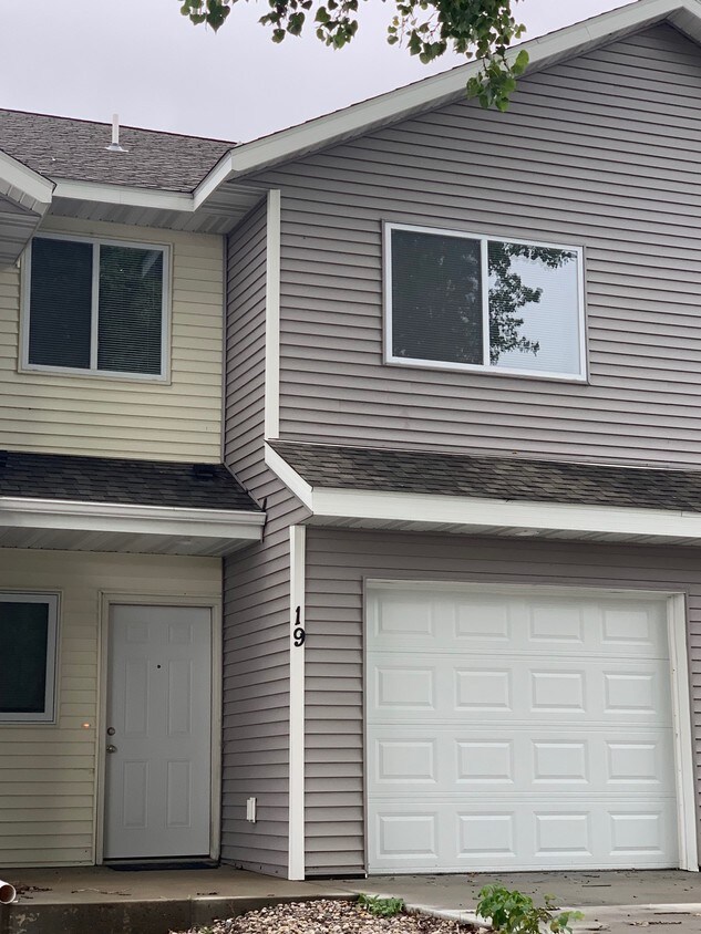 2129 Bunker Ln, Saint Peter, MN 56082 Condo for Rent in Saint Peter