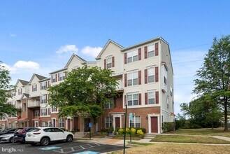 Building Photo - 2480 Angeline Dr