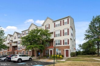 Building Photo - 2480 Angeline Dr
