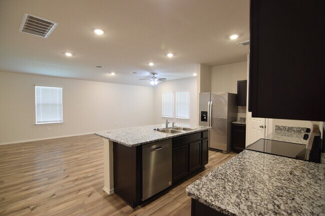 Building Photo - 1309 Zetsche Ct