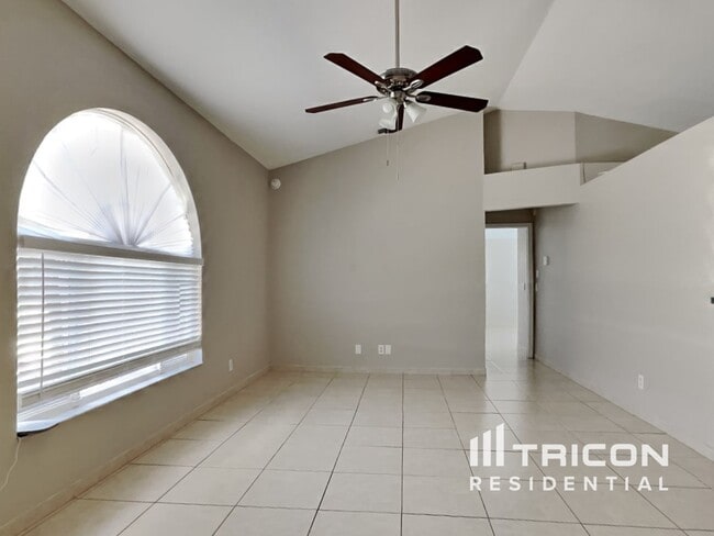 Building Photo - 25410 Rancagua Dr
