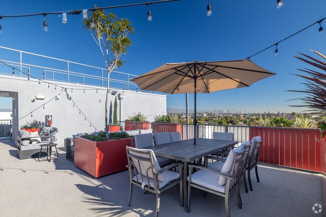 Building Photo - Cloud Nine