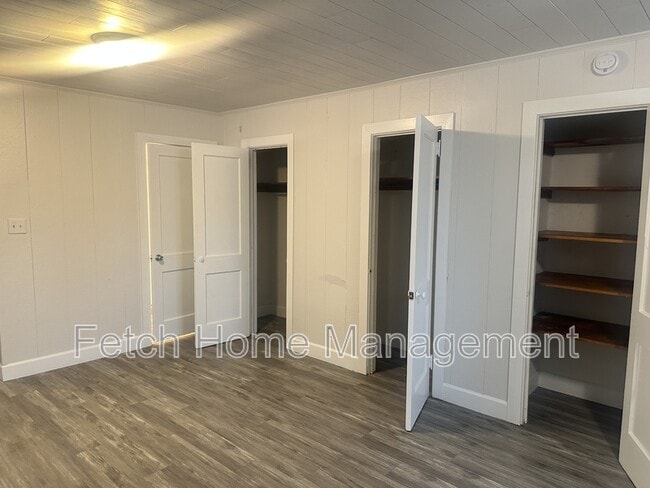 Building Photo - 825 Church St