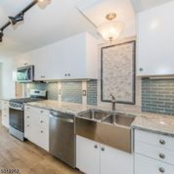 Building Photo - 285 Aycrigg Ave