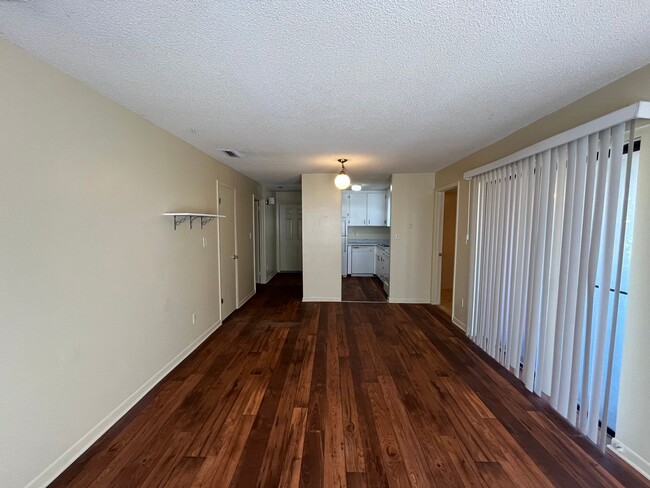 Foto del edificio - 1619 Victory St