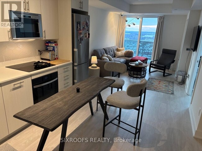 Building Photo - 2545 Simcoe St N