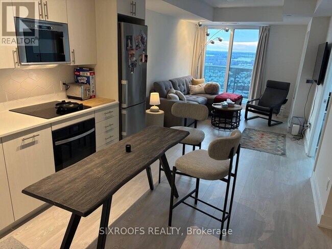 Photo du bâtiment - 2545 Simcoe St N