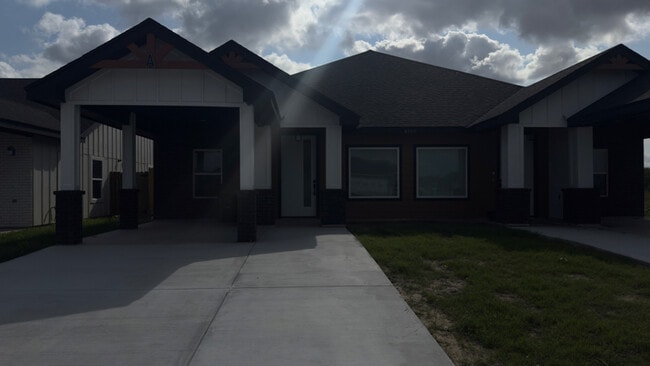 Building Photo - 4310 Escondido Ln