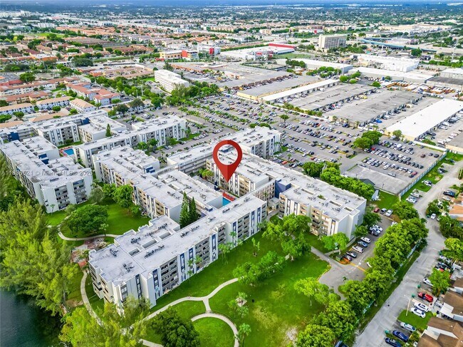 Foto del edificio - 10000 NW 80th Ct