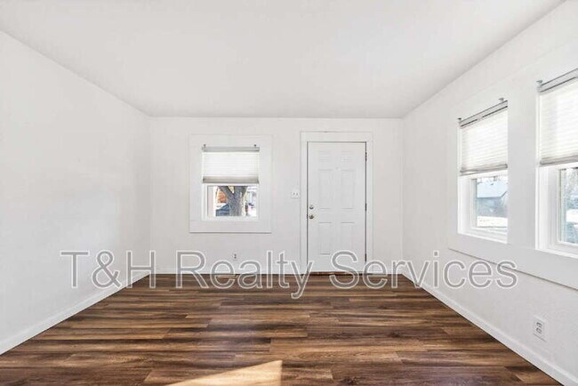 Foto del edificio - 4346 Crittenden Ave