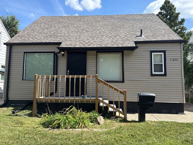 Building Photo - Freshly Renovated Single Family Home In Detroit Ready For Section 8 Lease!