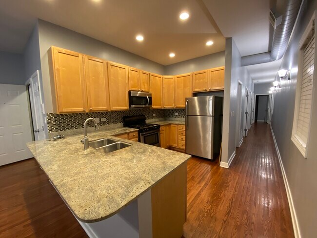 Building Photo - 2335 W Harrison St