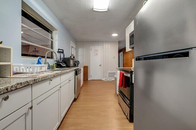 Foto del edificio - 1902 Sunset Ln