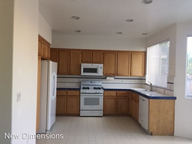 Building Photo - 4 br, 3 bath House - 9648 Thunder Mountain...