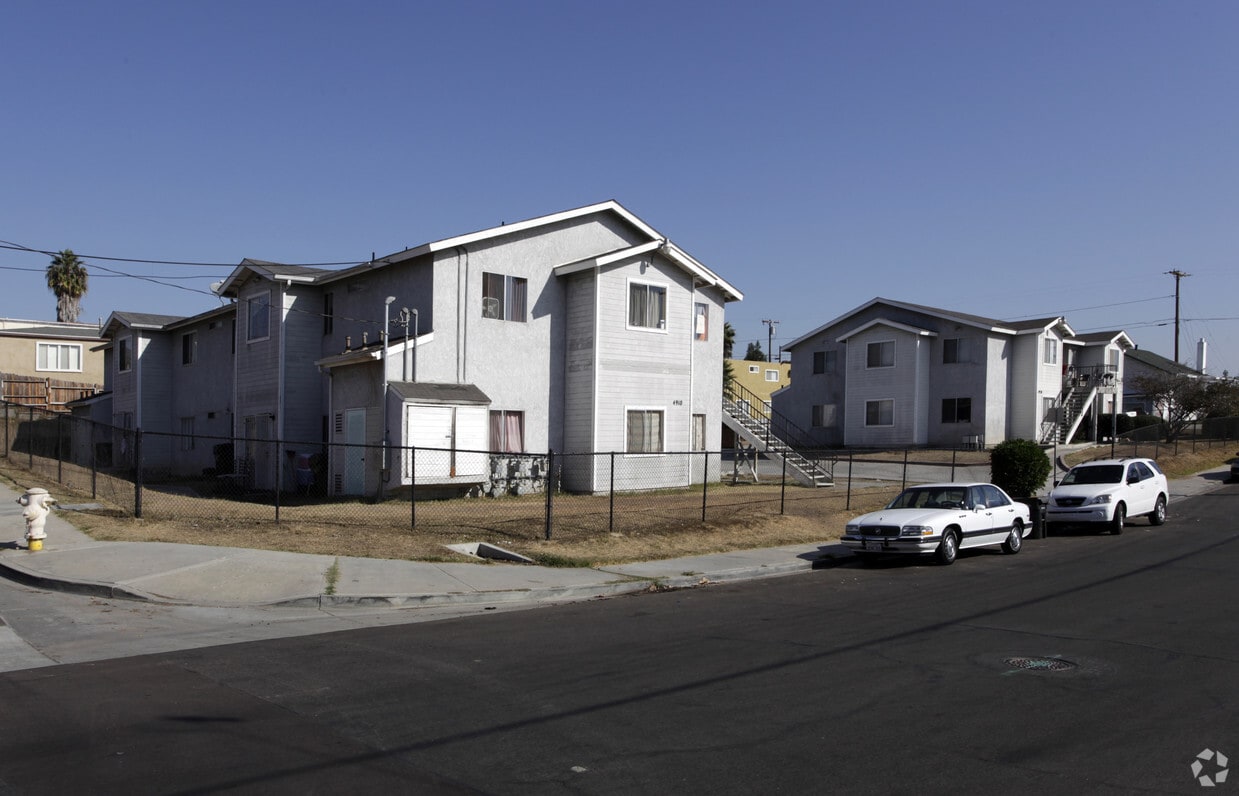 Primary Photo - 4910-4920 Ocean View Blvd