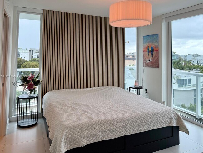 Foto del edificio - 9821 E Bay Harbor Dr