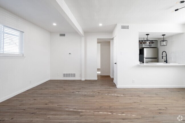 1BR, 1BA _ 724SF - Anderson Square Gardens