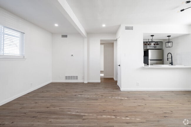 1BR, 1BA _ 724SF - Anderson Square Gardens