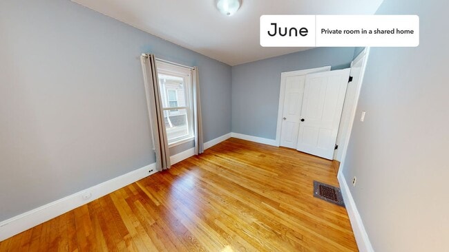 Building Photo - Room in Shared 7 bed/2 bath home in Allston