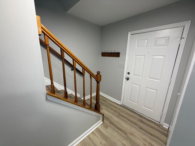 Foto del edificio - New Paint and Flooring, Near NSWC Base