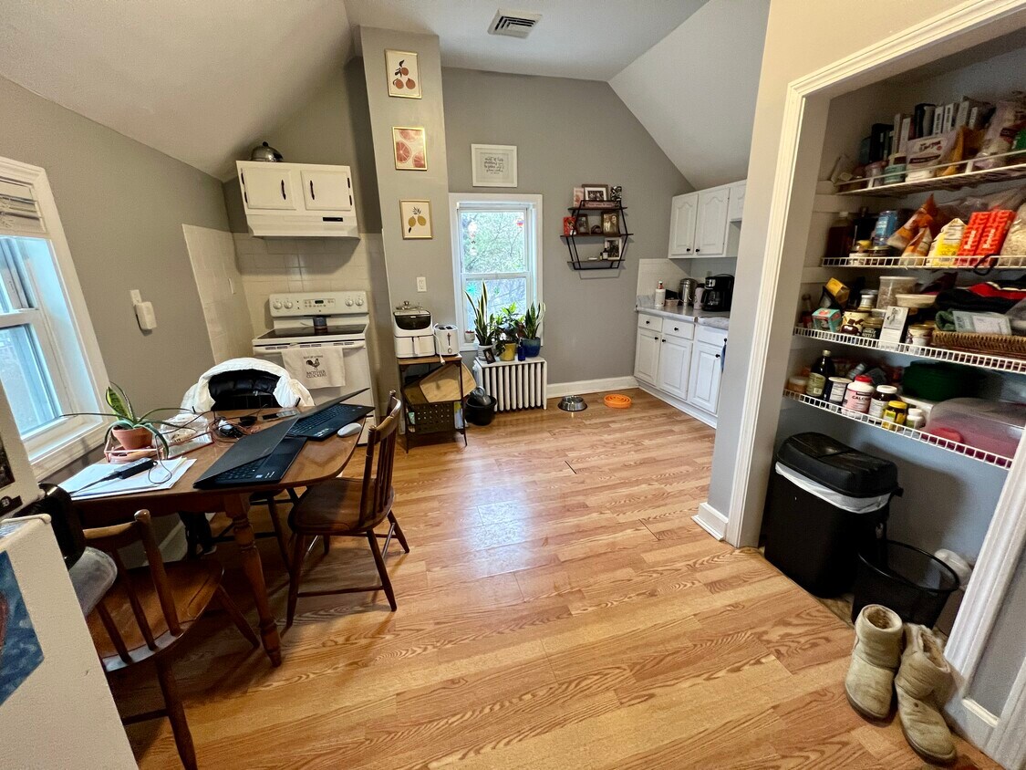 Foto principal - 117 Buttonwood St