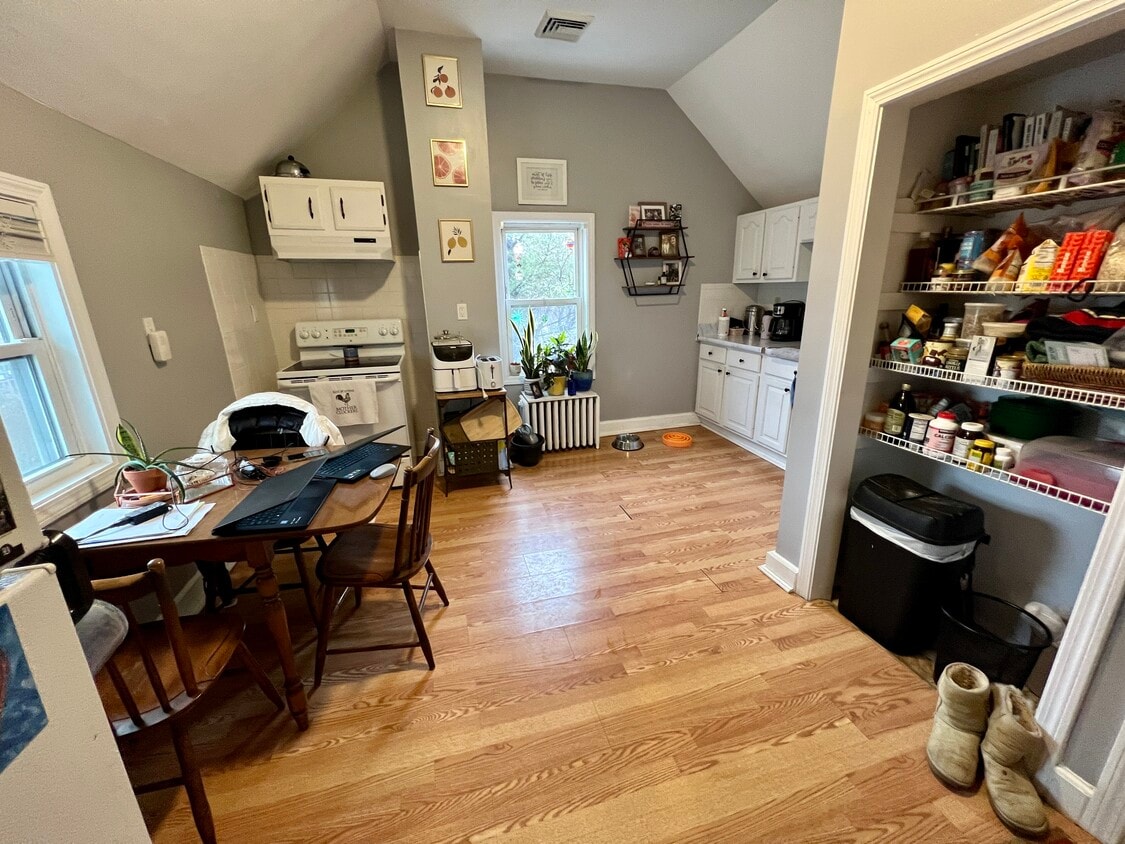 Primary Photo - 117 Buttonwood St