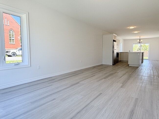 Building Photo - 3250 River St