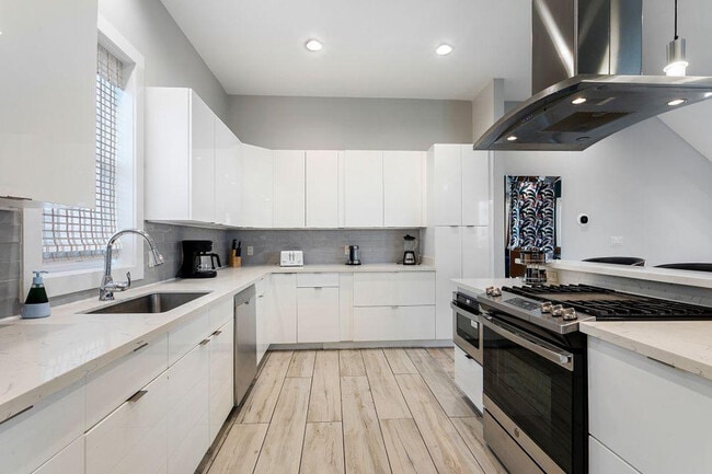 Foto del edificio - 3737 Bienville Ave