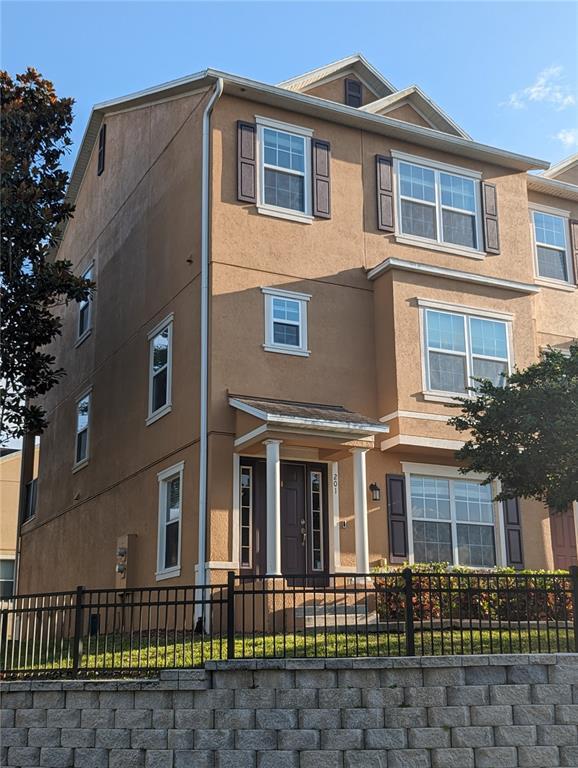 Foto principal - 201 Maplebrook Dr