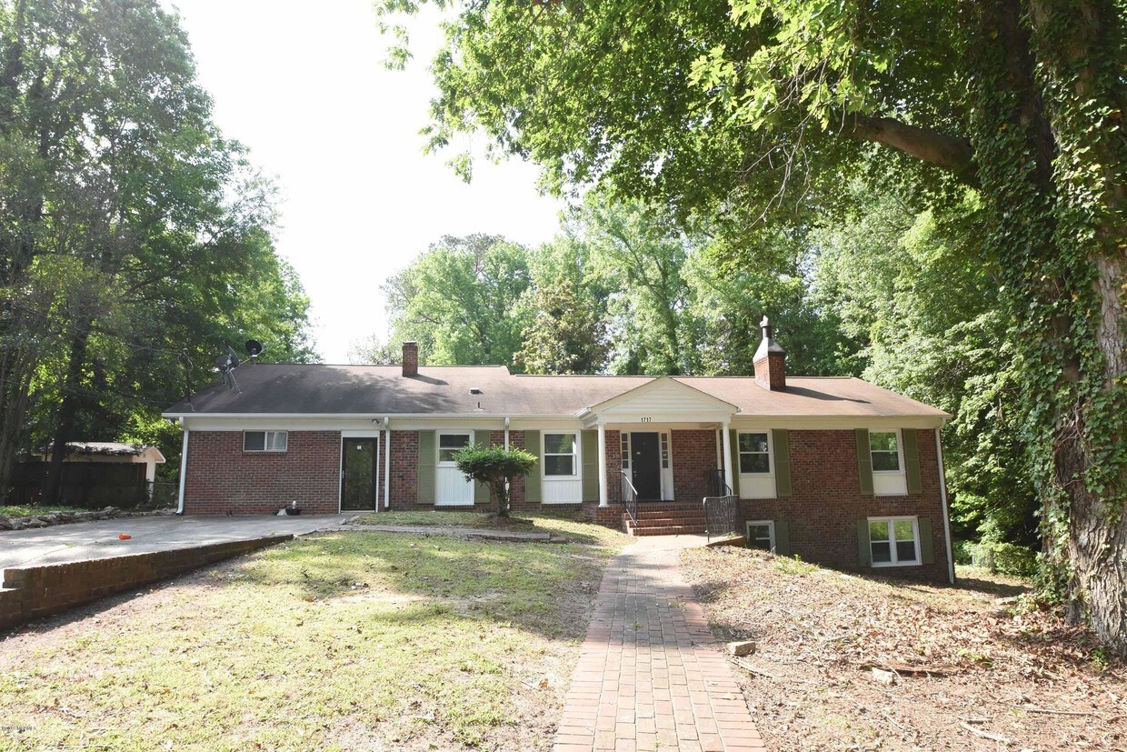 1717 Morningside Pl, Greenville, NC 27858 House Rental in Greenville