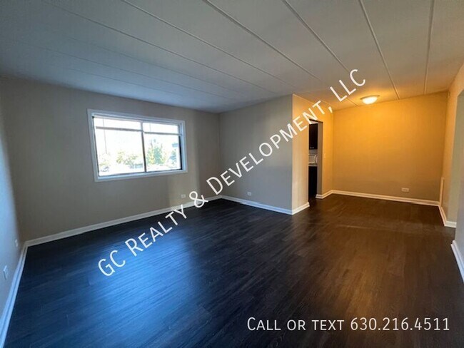 Building Photo - ***SECOND FLOOR - WEST CHICAGO LOCATION / ...