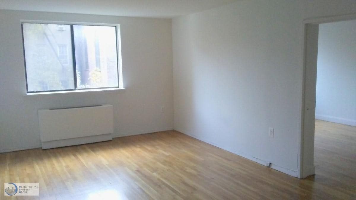 Primary Photo - 443 W 43rd St
