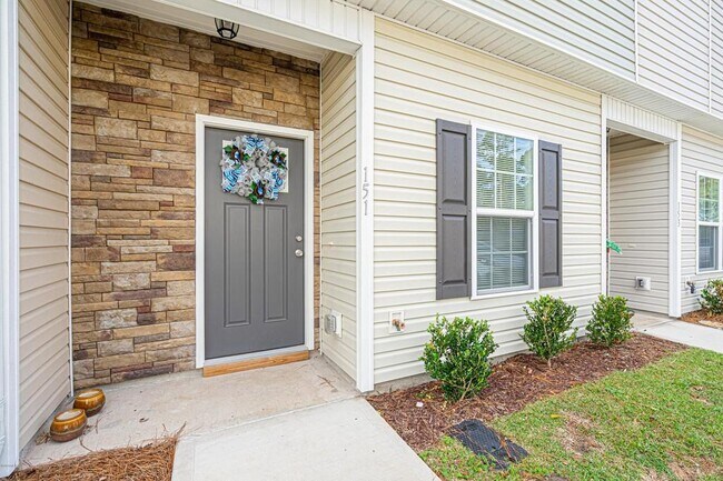 Foto del edificio - 151 Beacon Woods Dr