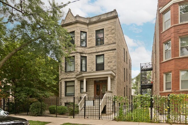 Building Photo - 3 bedroom in Chicago IL 60647