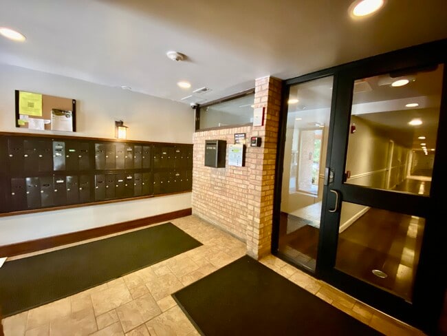 Foto del edificio - 5810 Oakwood Dr