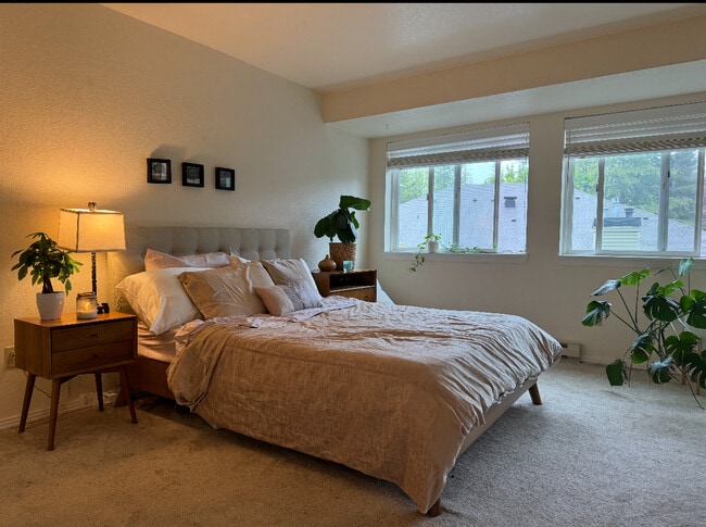 Foto del edificio - 5064 Foothills Dr