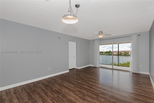 Building Photo - 550 SW 138th Ave