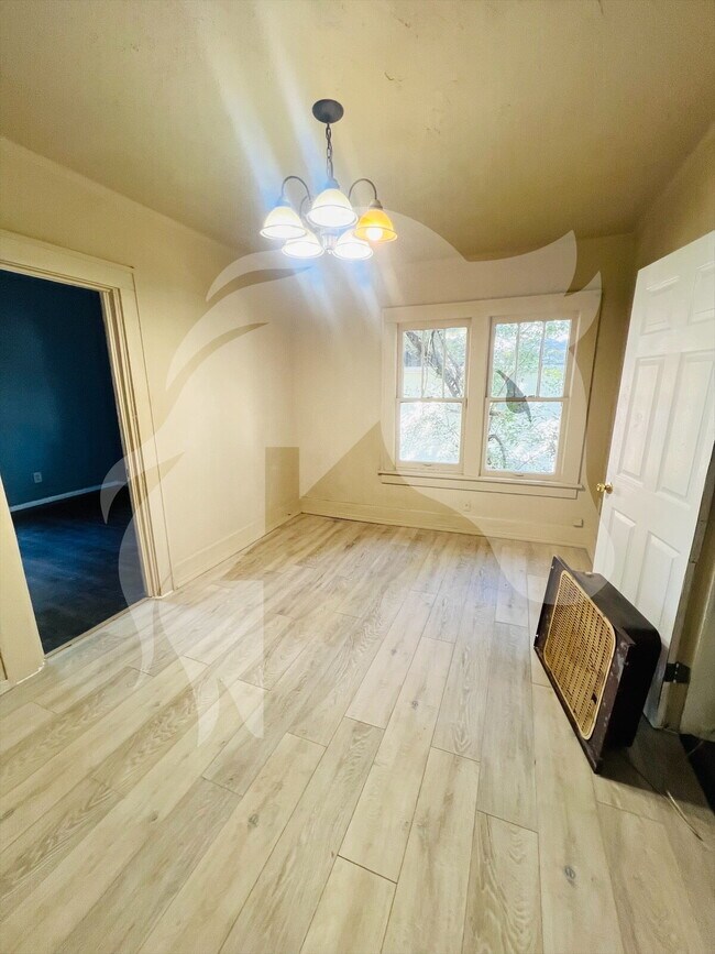 Foto del edificio - "Charming 1-Bedroom Retreat with Gleaming Hardwood Floors in Ponca City"