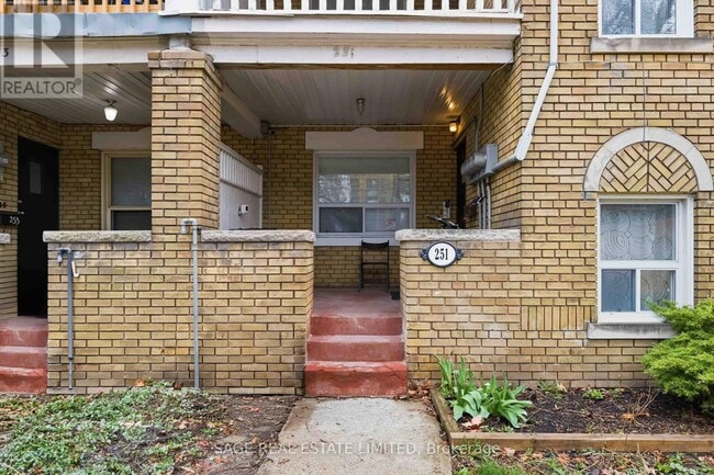 Building Photo - 251 High Park Ave
