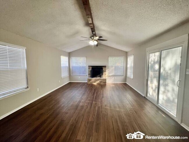 Building Photo - 1/2 OFF 1ST FULL MONTH RENT SPECIAL$$$ .  ...