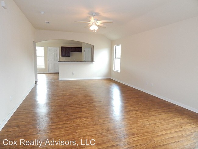 Building Photo - 1307 Falcon Dr