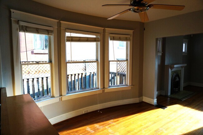 Ventanales en el comedor - 2844 N Marion St